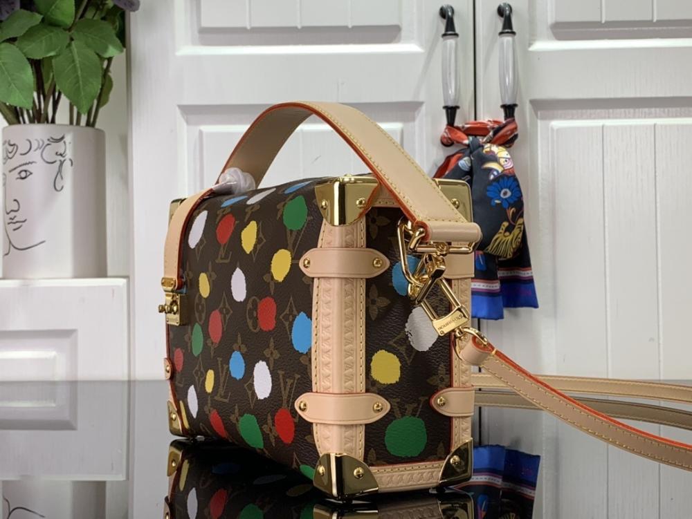 Classic Shoulder Bag