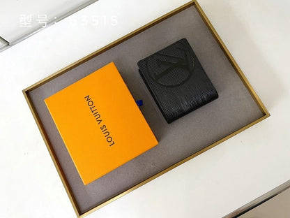 Elegant Refined Crossbody Bag