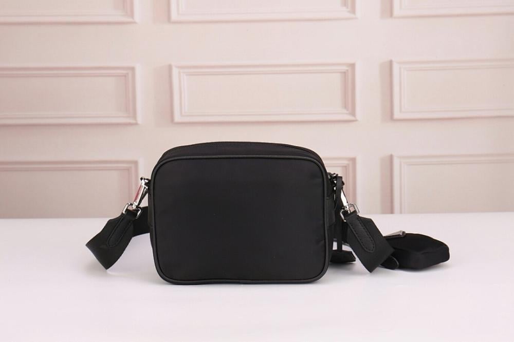 Modern Embroidered Shoulder Bag – Special Edition