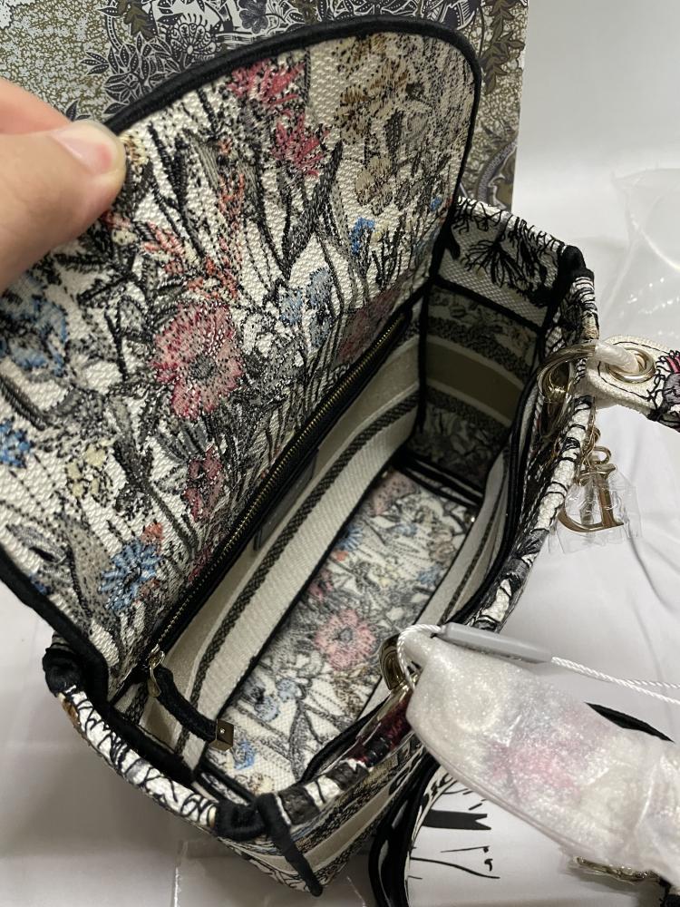 Elegant Shoulder Bag
