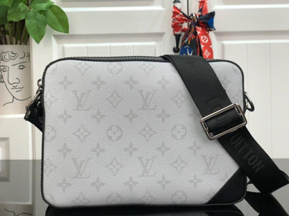 Elegant Crossbody Bag
