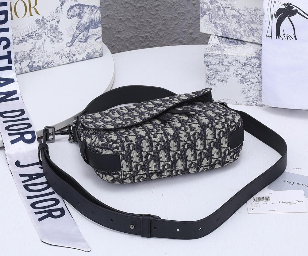 Elegant Refined Black Quilted Calfskin Shoulder Bag