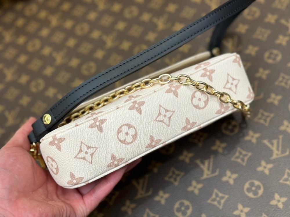 Classic Leather Shoulder Bag – Special Edition