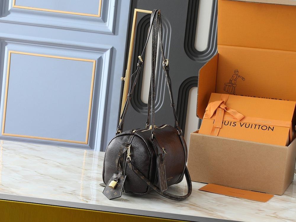 Classic Italian-Inspired Crossbody Bag