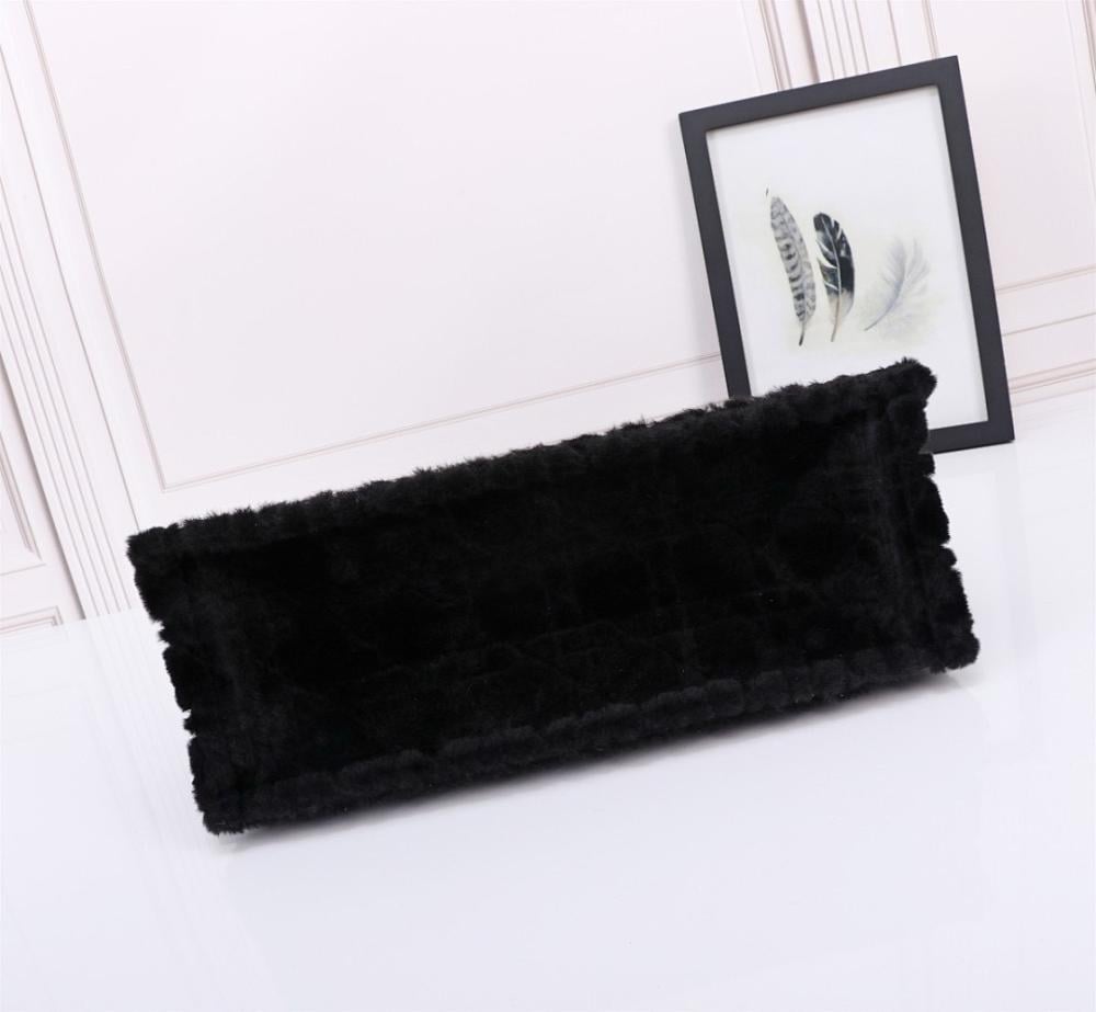 Italian-Inspired Luxury Embroidered Shoulder Bag