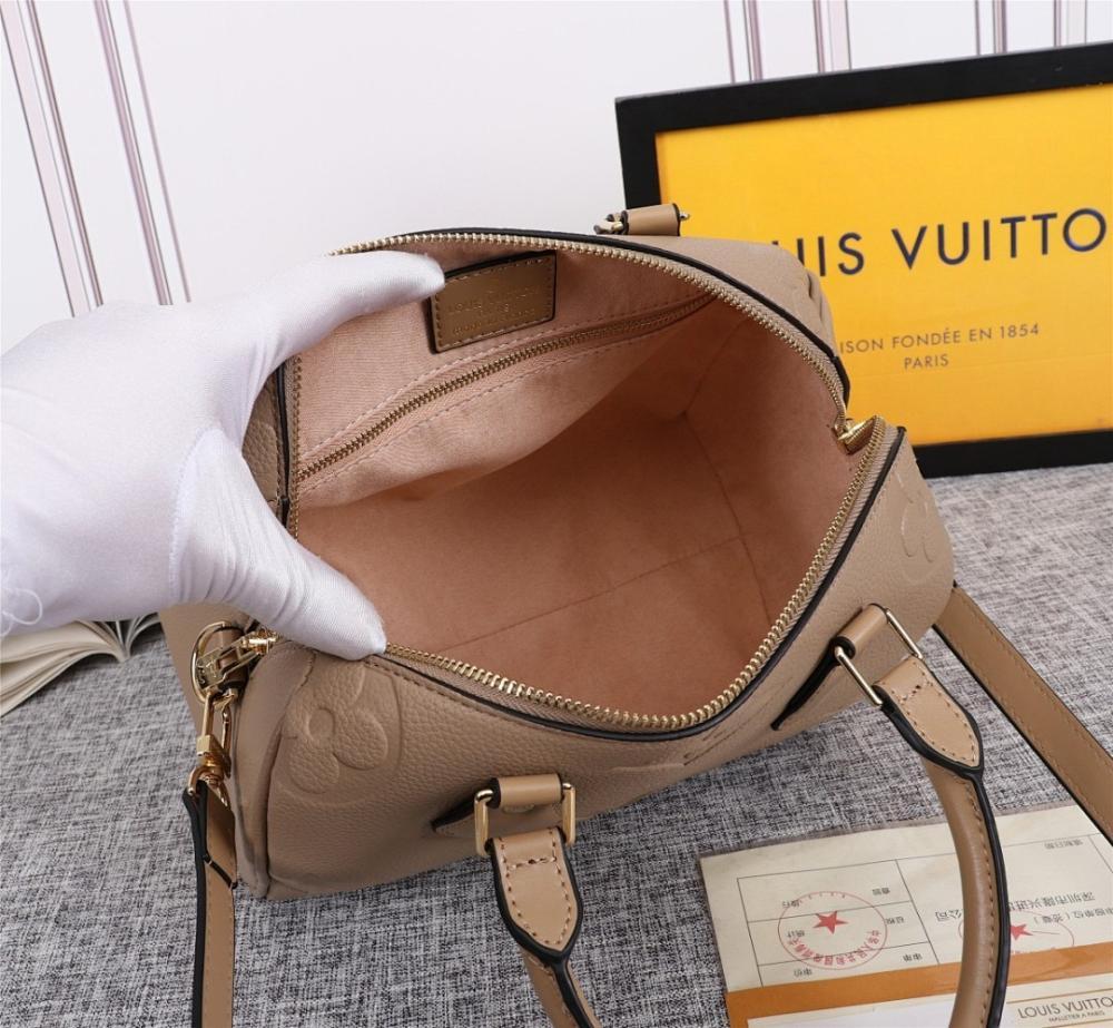 Italian-Inspired Elegant Leather Crossbody Bag