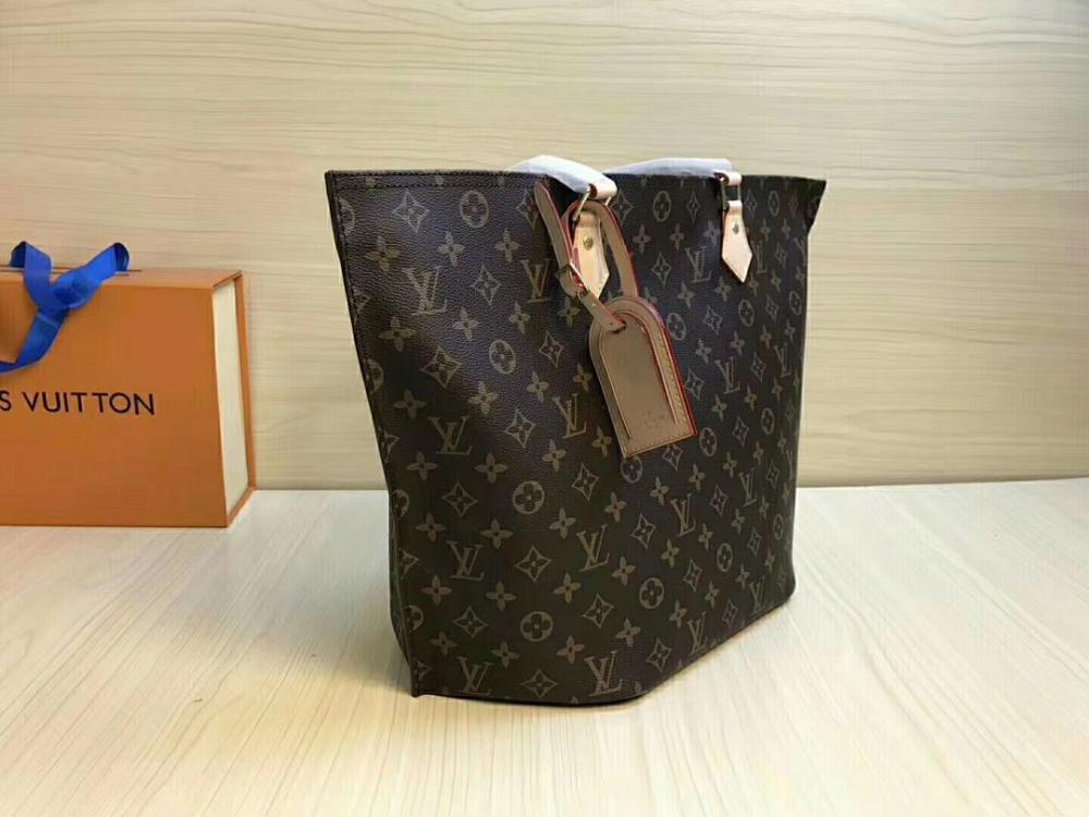 Modern Refined Shoulder Bag