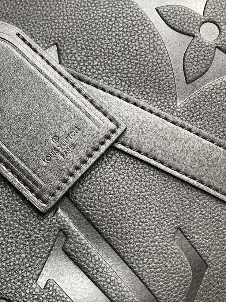 Classic Refined Leather Shoulder Bag