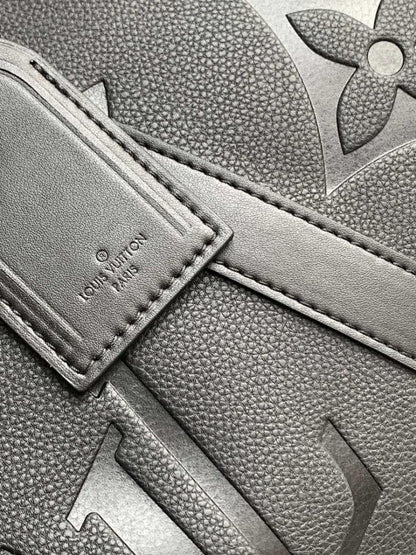 Classic Refined Leather Shoulder Bag