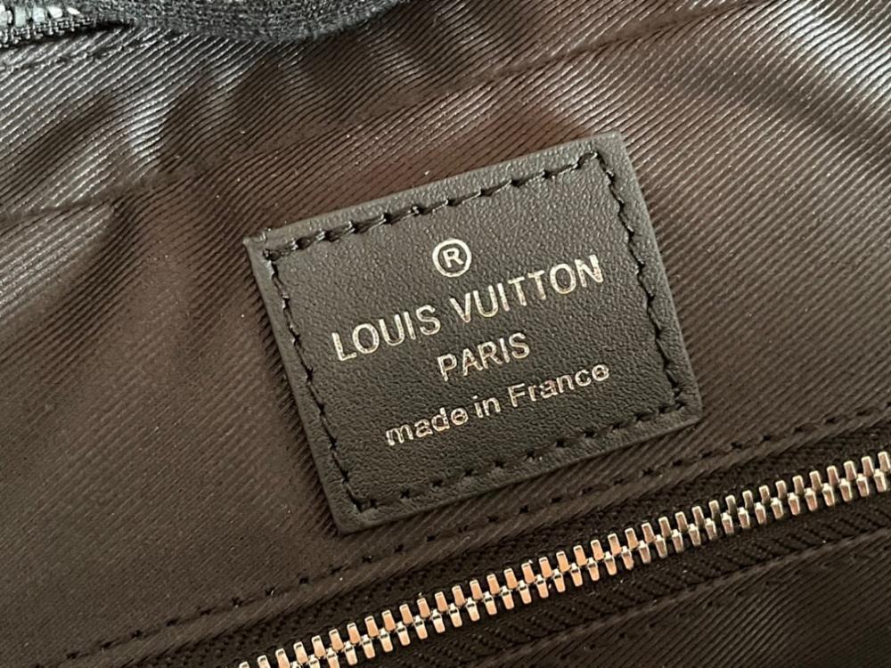 Elegant Leather Crossbody Bag – Limited Edition