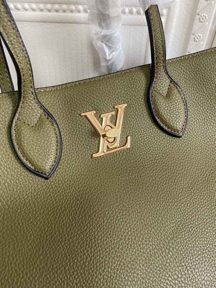 Stylish Gold Quilted Calfskin Crossbody Bag – Limited Edition