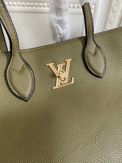 Stylish Gold Quilted Calfskin Crossbody Bag – Limited Edition