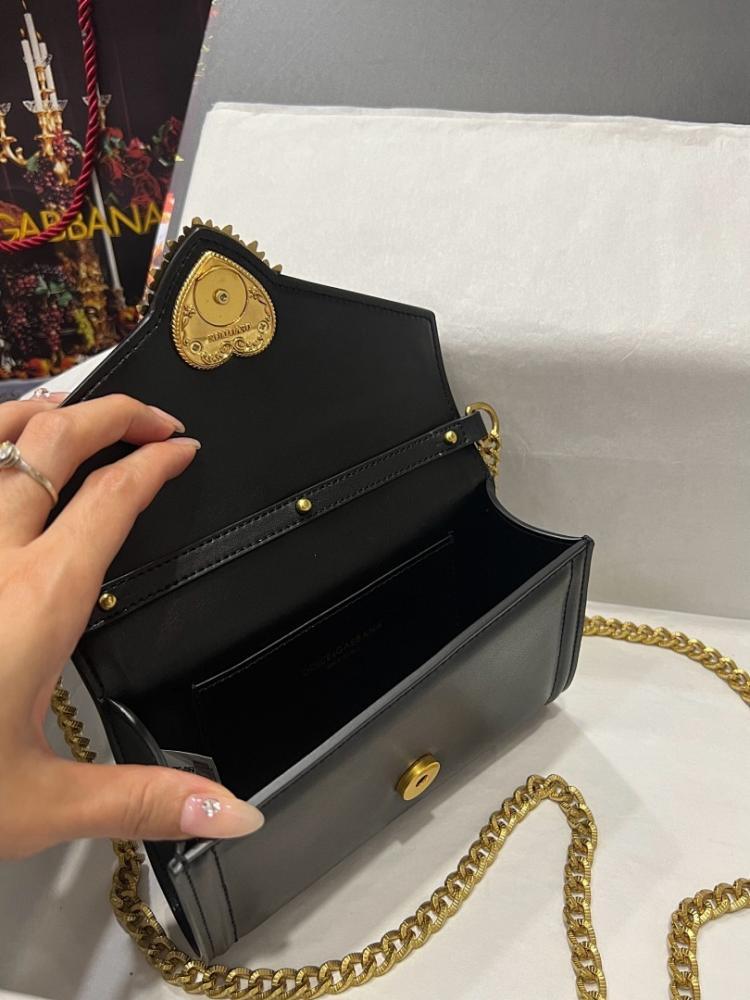 Stylish Studded Leather Shoulder Bag – Limited Edition
