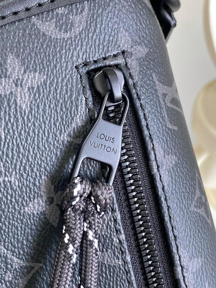 Modern Elegant Black Leather Shoulder Bag