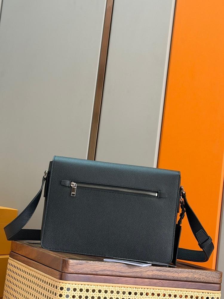 Modern Elegant Black Leather Shoulder Bag