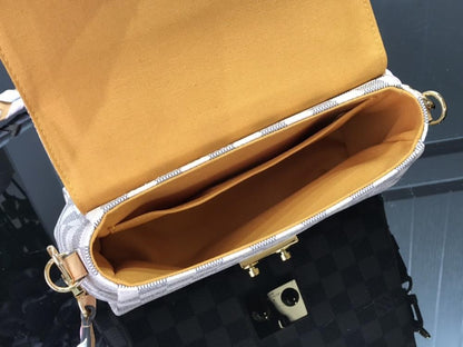 Elegant Leather Top Handle Bag