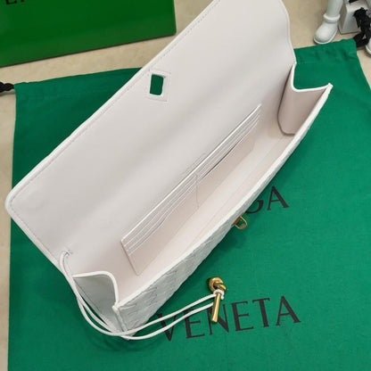 Classic Refined Shoulder Bag