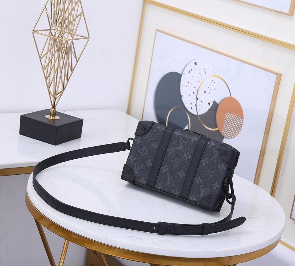 Classic Modern Leather Shoulder Bag