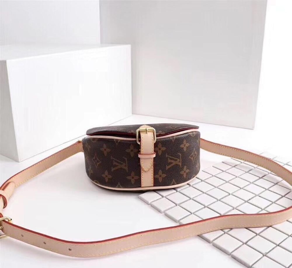 Modern Italian-Inspired Shoulder Bag