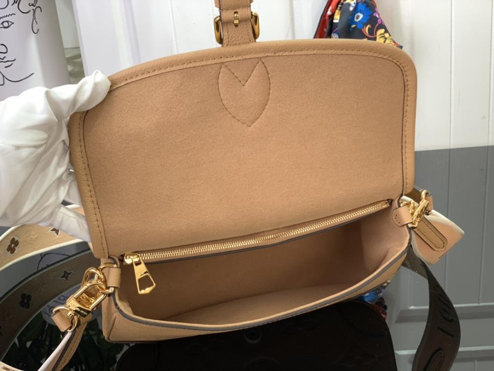 Classic Shoulder Bag