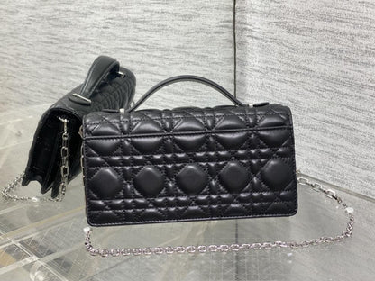 Elegant Leather Top Handle Bag