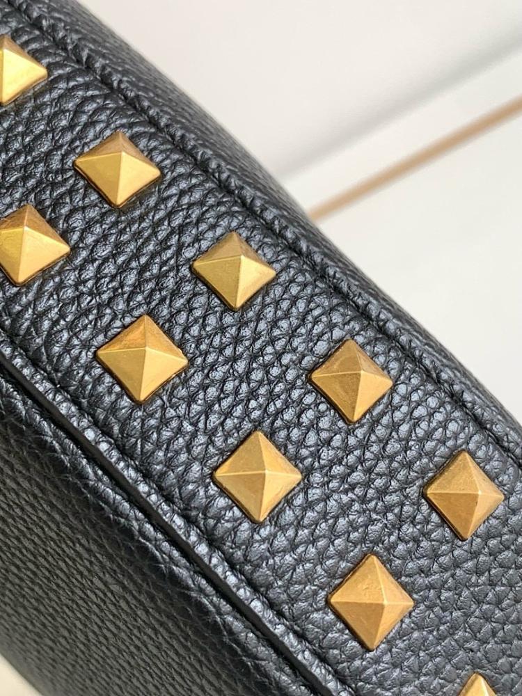 Elegant Calfskin Shoulder Bag – Limited Edition