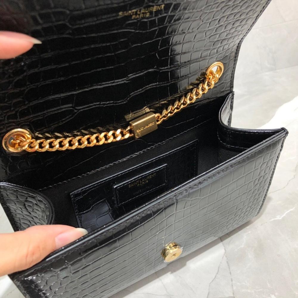 Classic Modern Bag