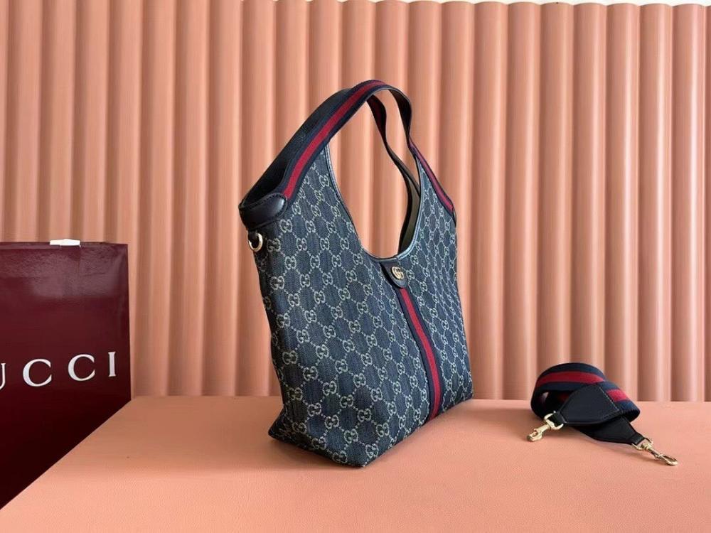 Elegant Top Handle Bag – Limited Edition
