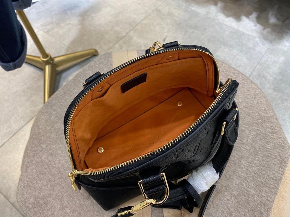 Stylish Leather Crossbody Bag – Special Edition