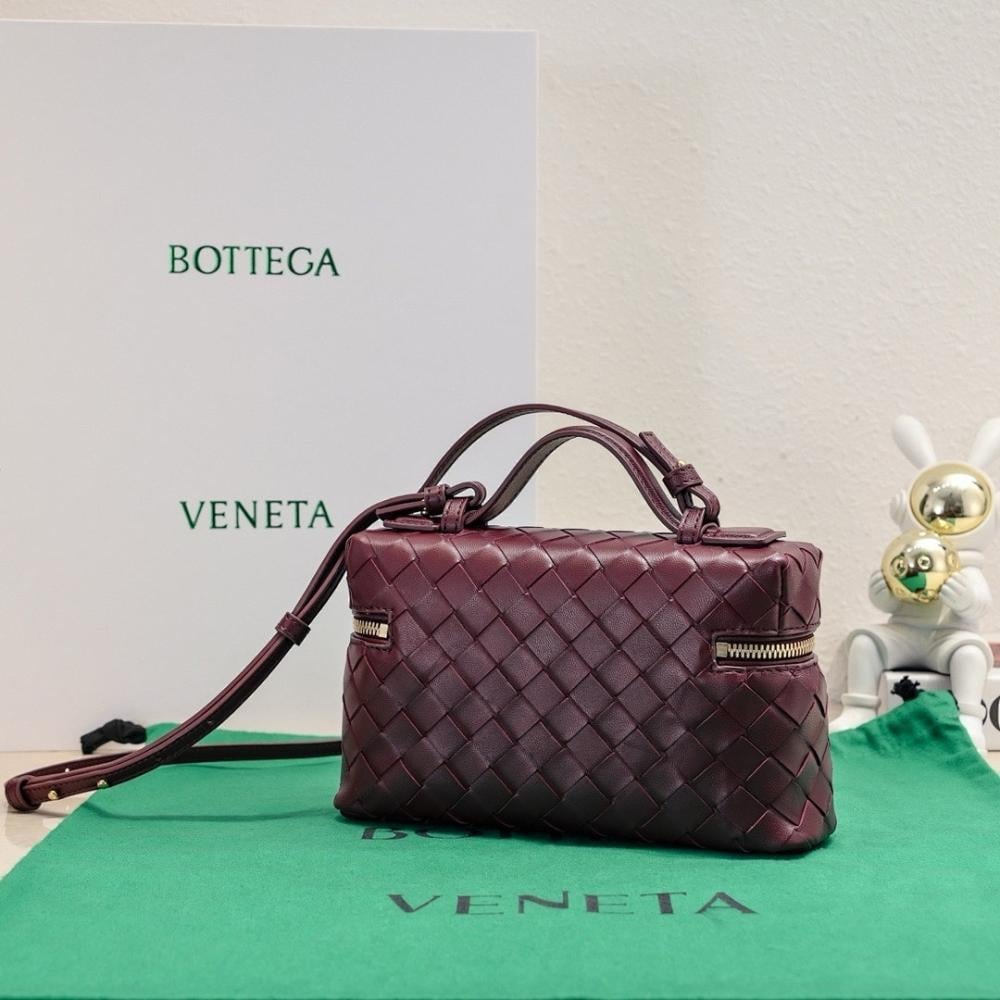 Classic Modern Woven Bag