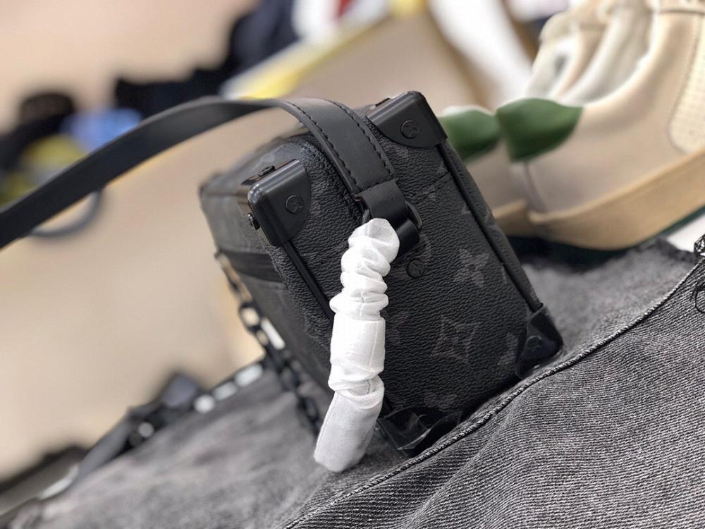 Modern Elegant Crossbody Bag