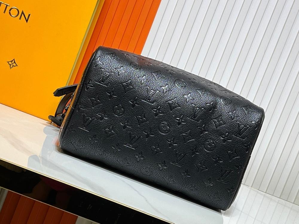 Elegant Refined Shoulder Bag