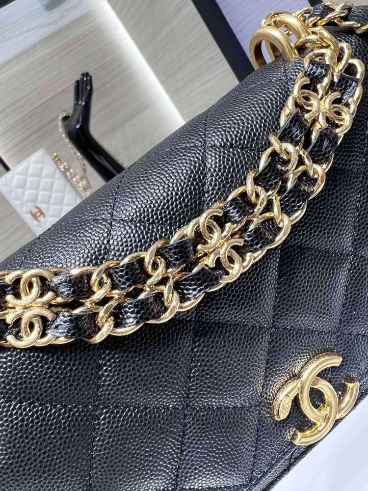 Classic Shoulder Bag