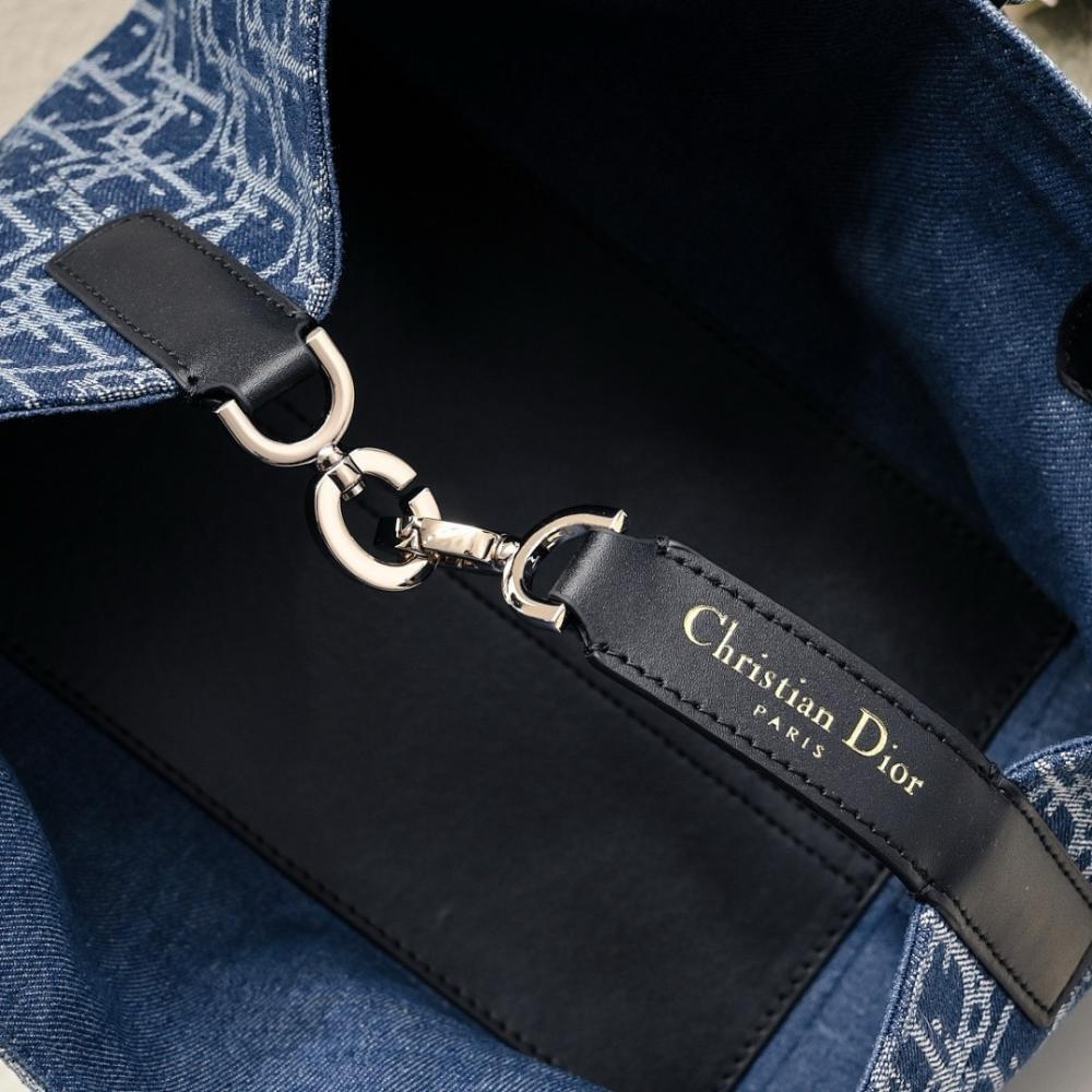 Modern Refined Calfskin Crossbody Bag