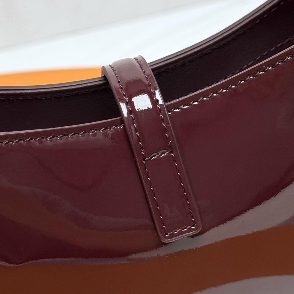 Classic Shoulder Bag