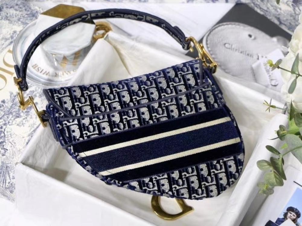 Classic Shoulder Bag