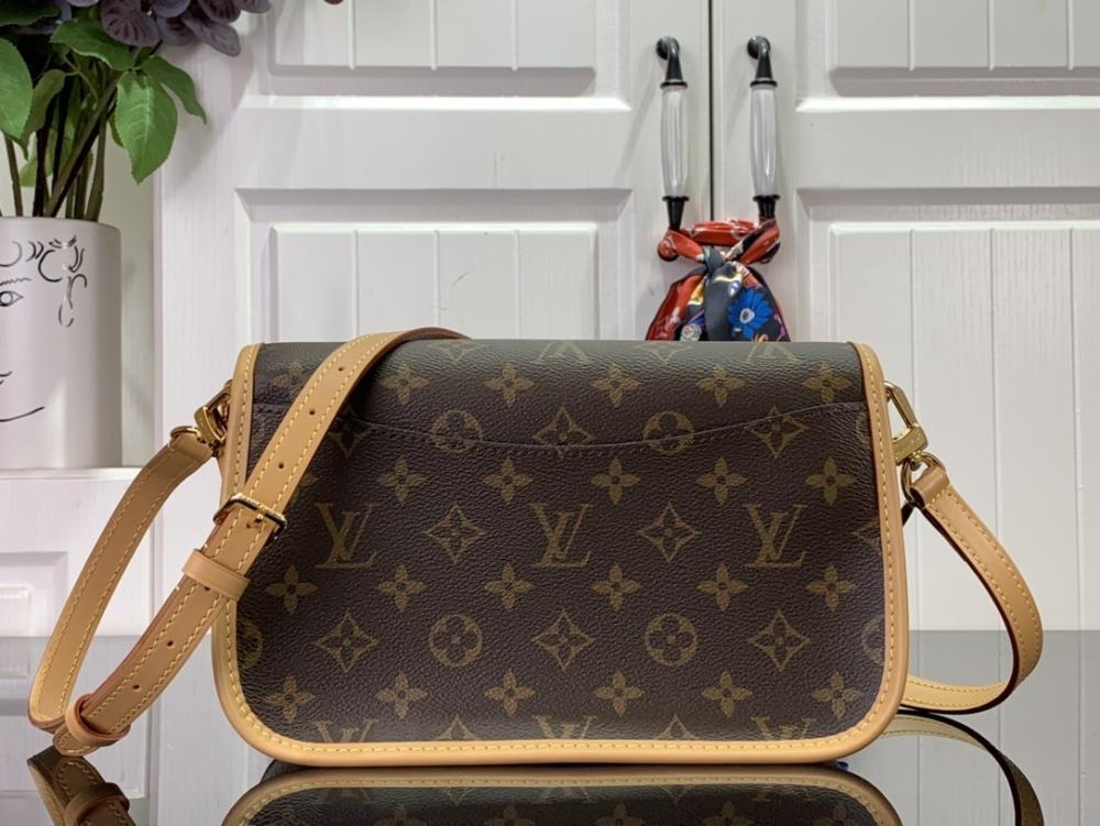Elegant Shoulder Bag