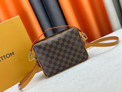 Modern Refined Black Shoulder Bag