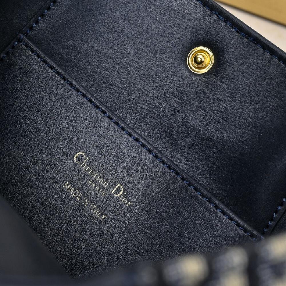 Modern Leather Bucket Bag – Limited Edition