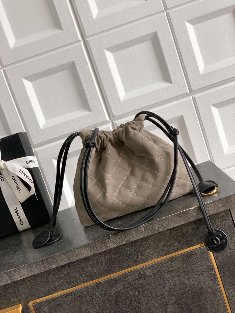 Classic Quilted Leather Shoulder Bag