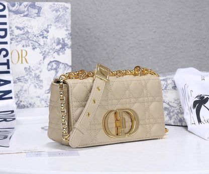 Stylish Refined Silver Leather Crossbody Bag