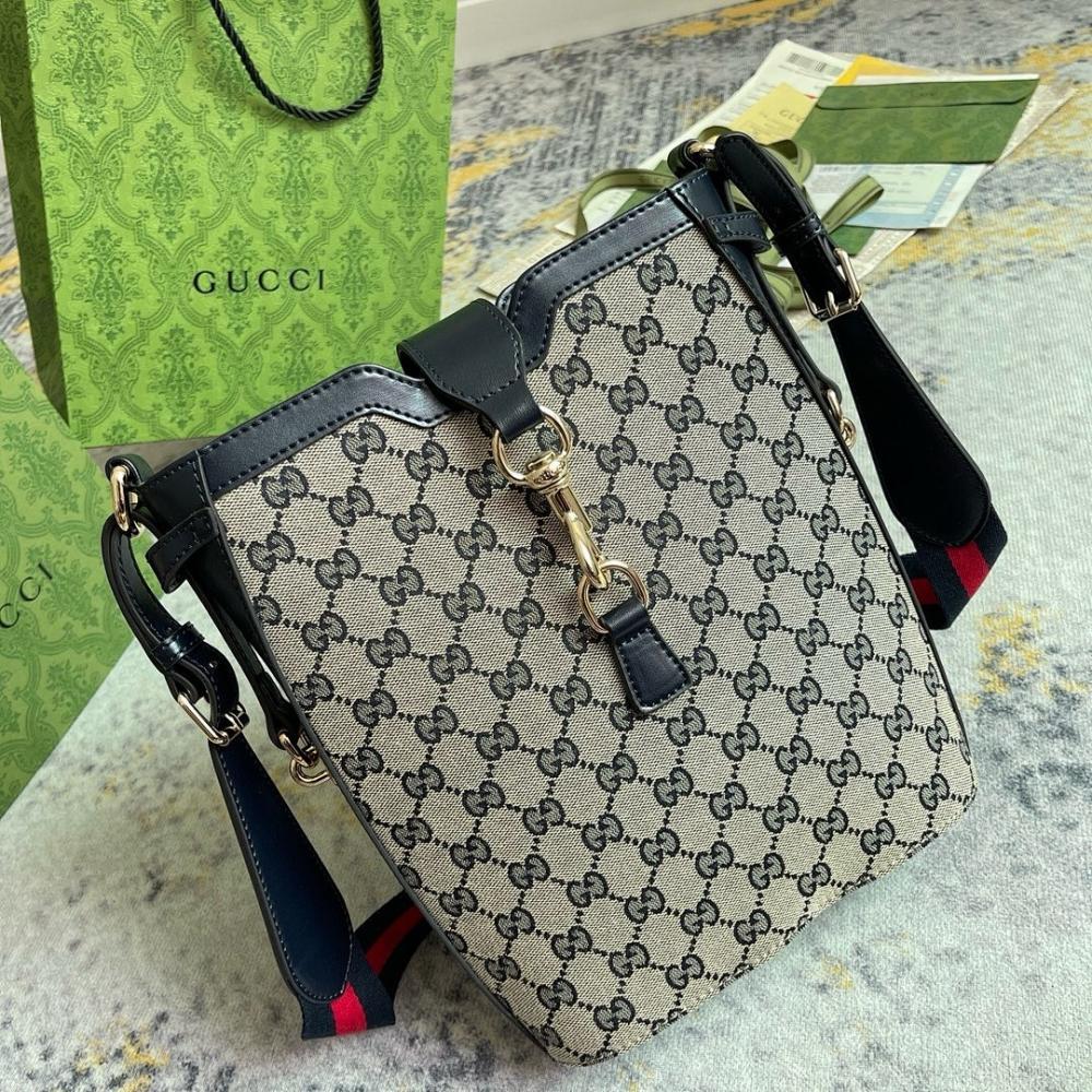 Elegant Shoulder Bag – Limited Edition