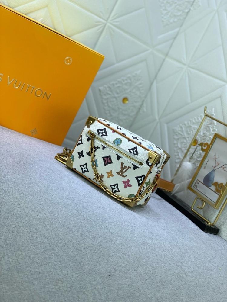 Modern Italian-Inspired Shoulder Bag