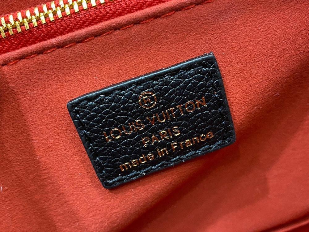 Modern Elegant Leather Shoulder Bag