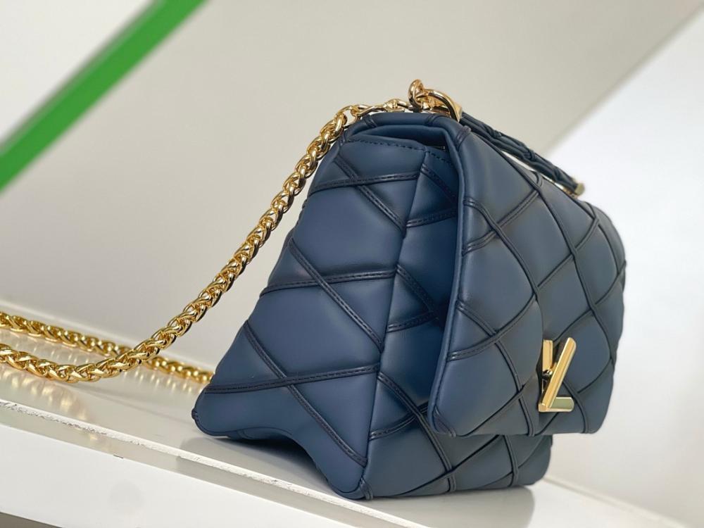 Stylish Quilted Lambskin Shoulder Bag – Limited Edition