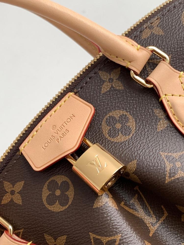 Stylish Leather Shoulder Bag – Limited Edition