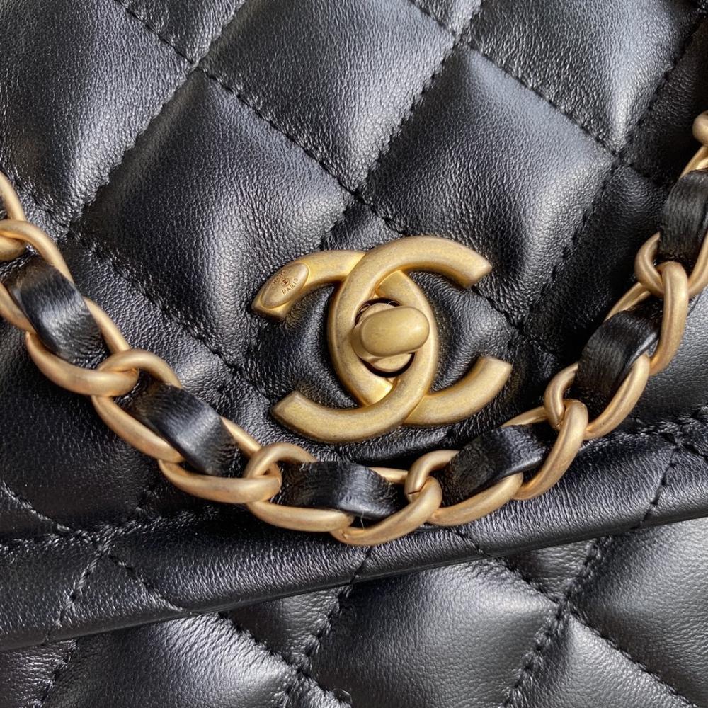 Elegant Leather Shoulder Bag