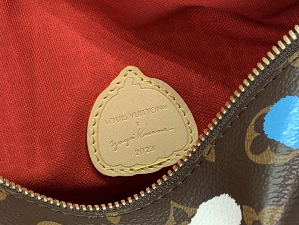 Classic Shoulder Bag