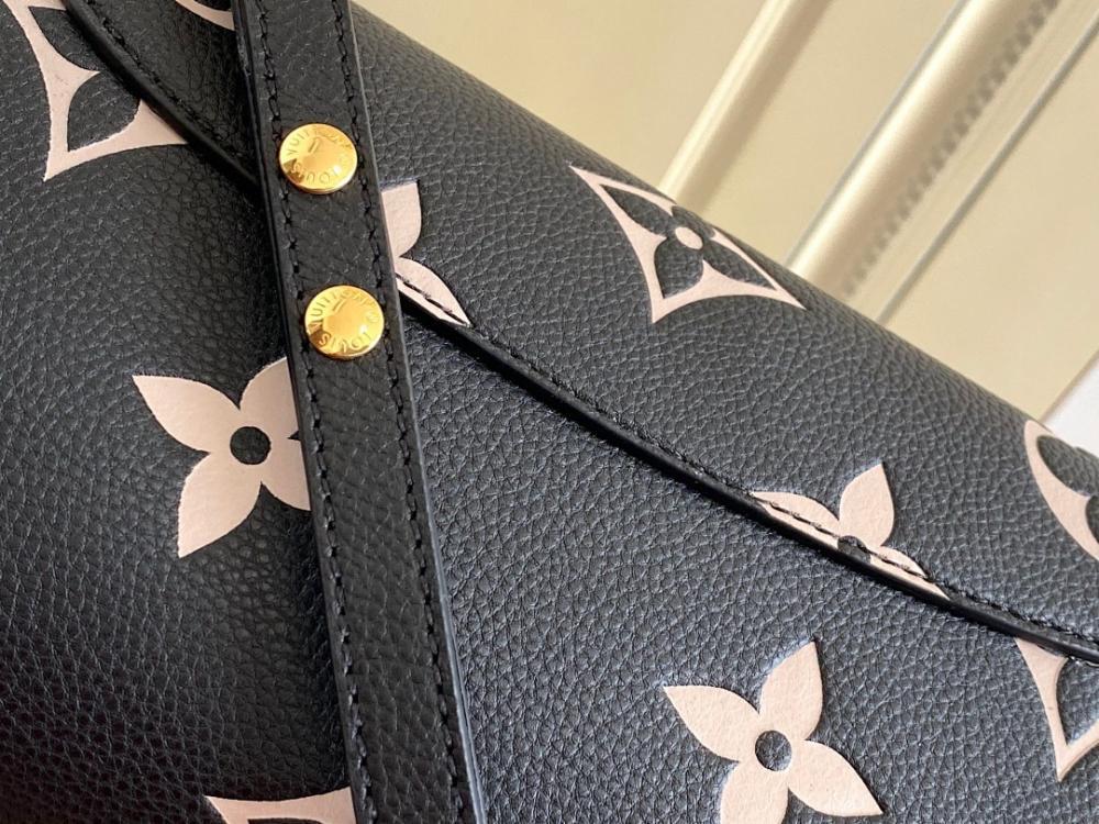Elegant Leather Shoulder Bag – Special Edition