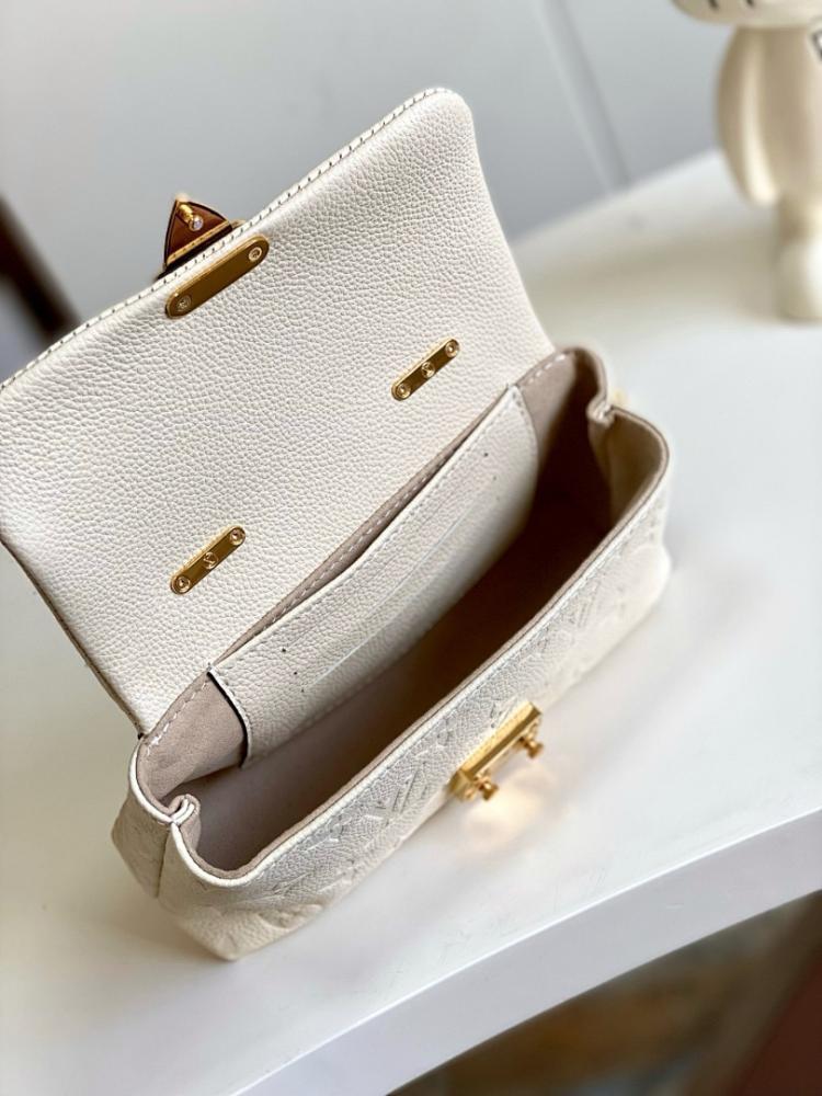 Classic Elegant Leather Shoulder Bag